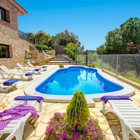 Villa Sant Eloi Sleeps 8 Pool Wifi Lloret de Mar
