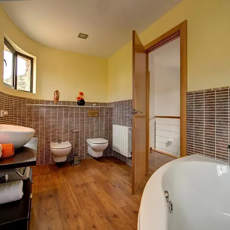 Villa Sant Eloi Sleeps 8 Pool Wifi Lloret de Mar